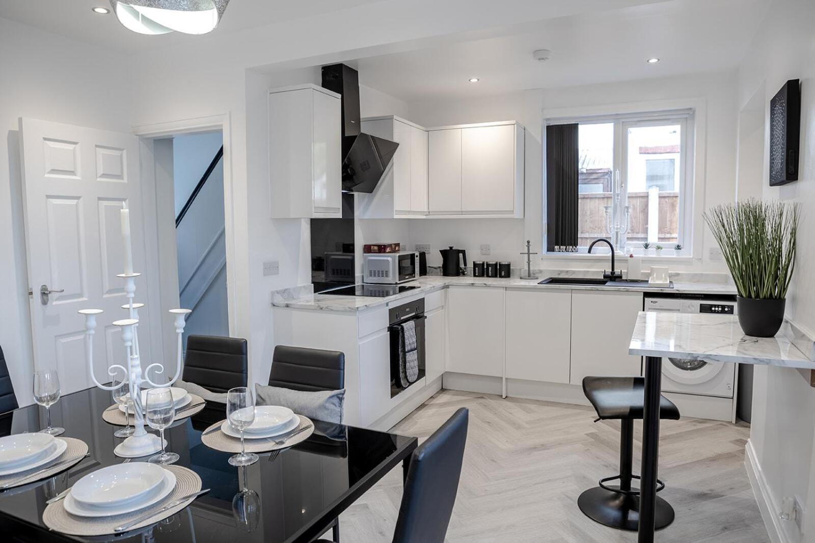 Lymer House - Stylish 3 Bedroom House In ولفرهامبتون المظهر الخارجي الصورة