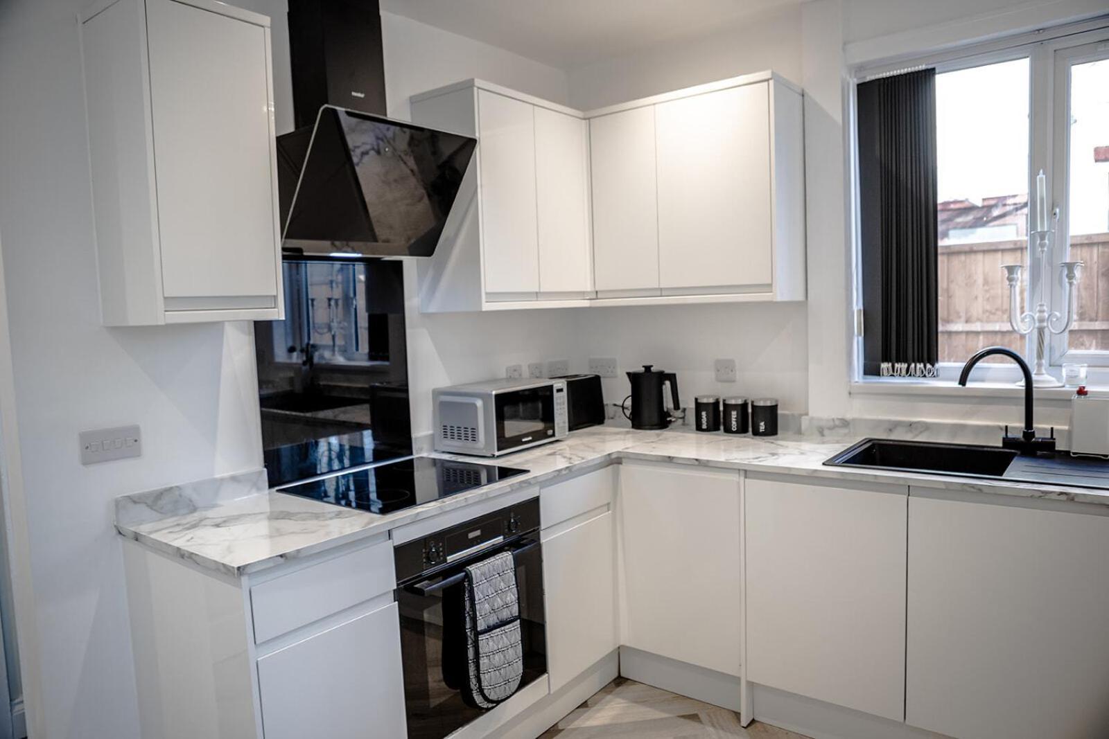 Lymer House - Stylish 3 Bedroom House In ولفرهامبتون المظهر الخارجي الصورة